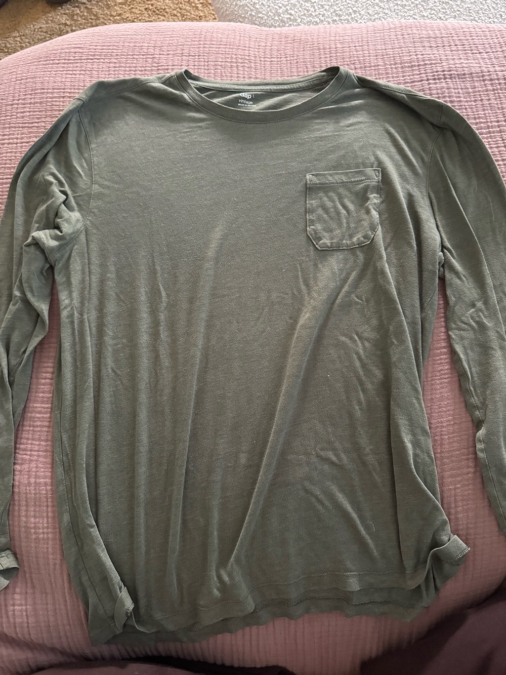 Gap Men's Long-Sleeve Pocket Tee - Olive
